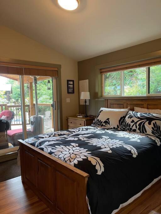 Cozy Corner Cottage Port Renfrew Ngoại thất bức ảnh