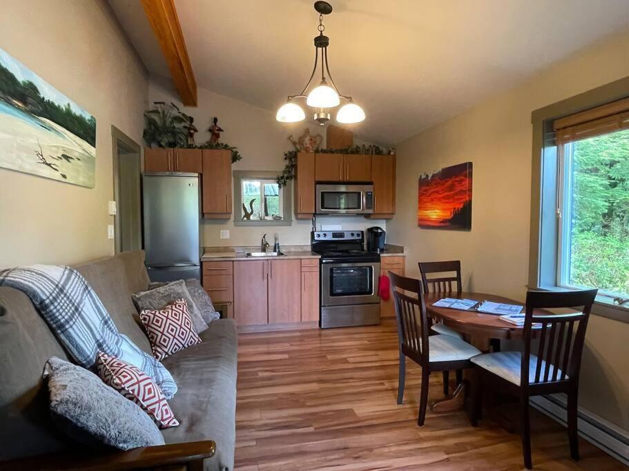 Cozy Corner Cottage Port Renfrew Ngoại thất bức ảnh